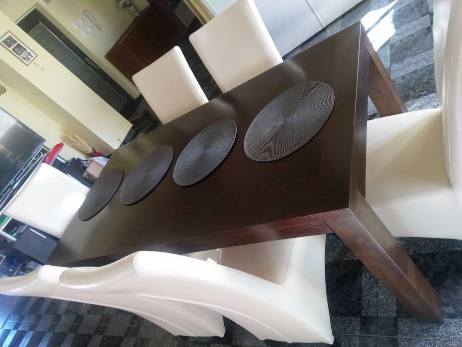 Vând masă ptr. sufragerie sau bucătărie + 6 scaune. Se vând și separat