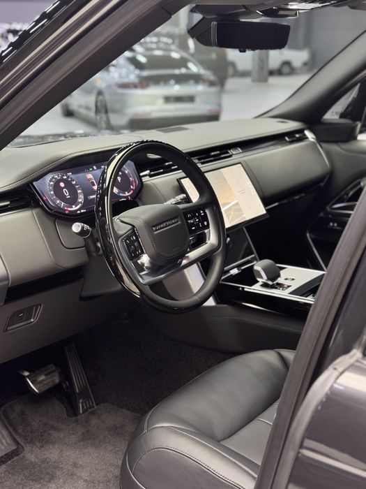 Новый Range Rover P530 LWB Autobiography