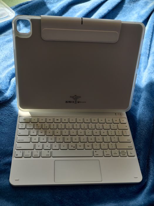 Калъф с клавиатура за iPad Pro 13 M4/M5 ESR Rebound Magnetic Keyboard Case 360 - бял