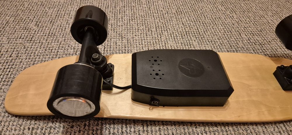 Skateboard Electric Cruiser 74cm Nou