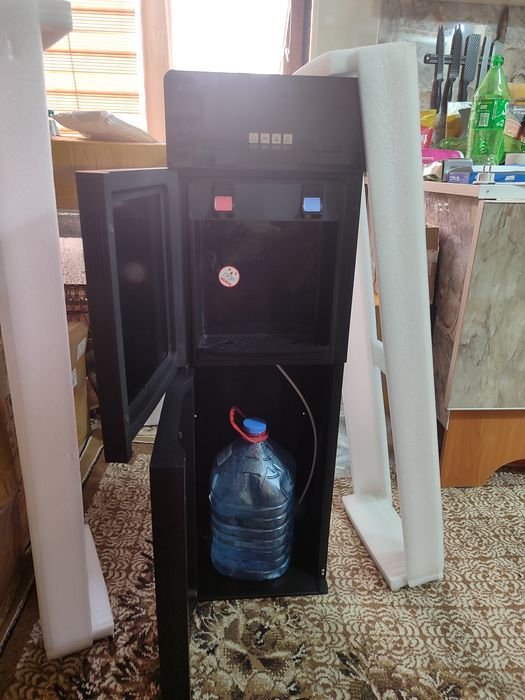 Кулер для горячей и холодной подачи воды