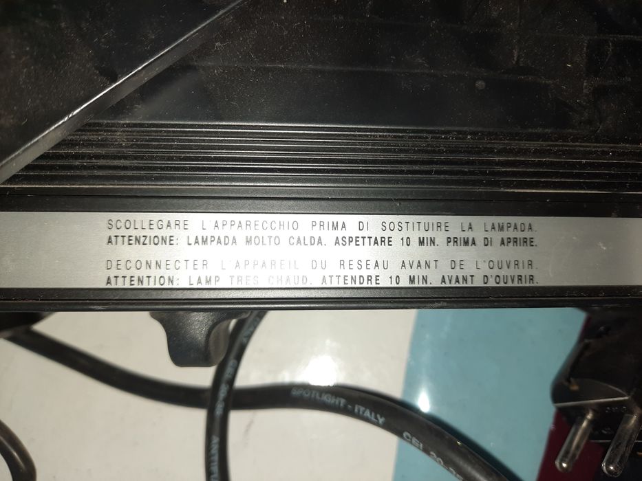 Прожектор MINI PC 300 W с 2 броя лампи за дискотечно осветление