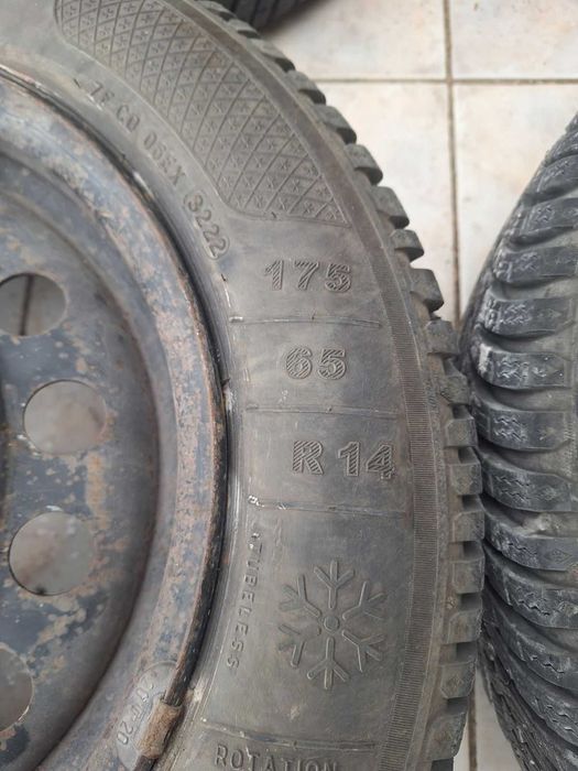Продавам 4 бр. джанти със зимни гуми за Рено 175*65*14