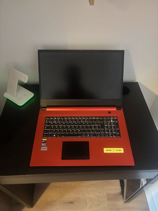 Clevo Gaming 17,3”• Procesor i7-9750H• 16gb ram• Gtx 1650• SSD 512