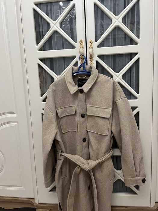 Продам бежевое пальто