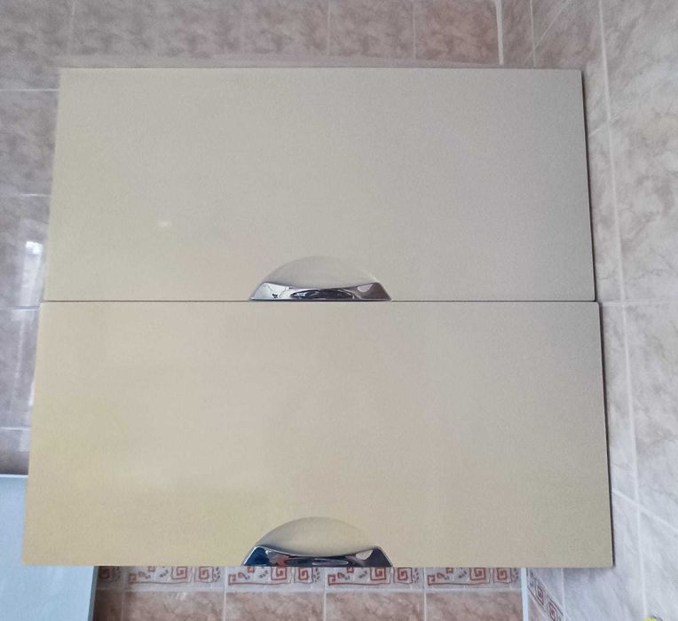 Продам шкаф навесной в кухню