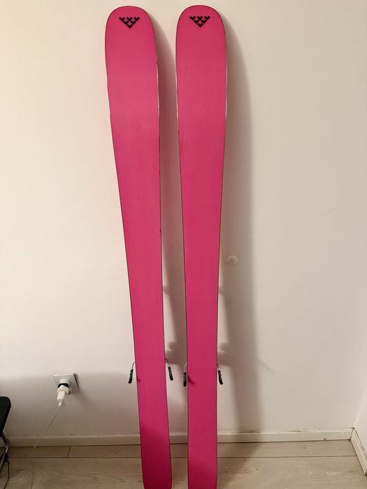 Schiuri de tura Black Crows Corvus Freebird 183 cm Set