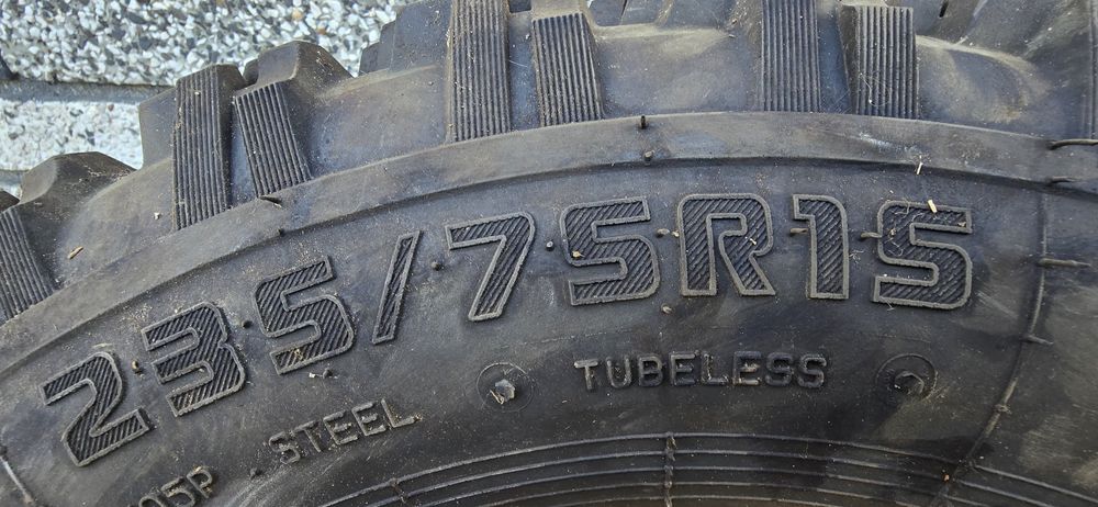 Продавам  джанти  с гуми  за форд рейнджър  2009г