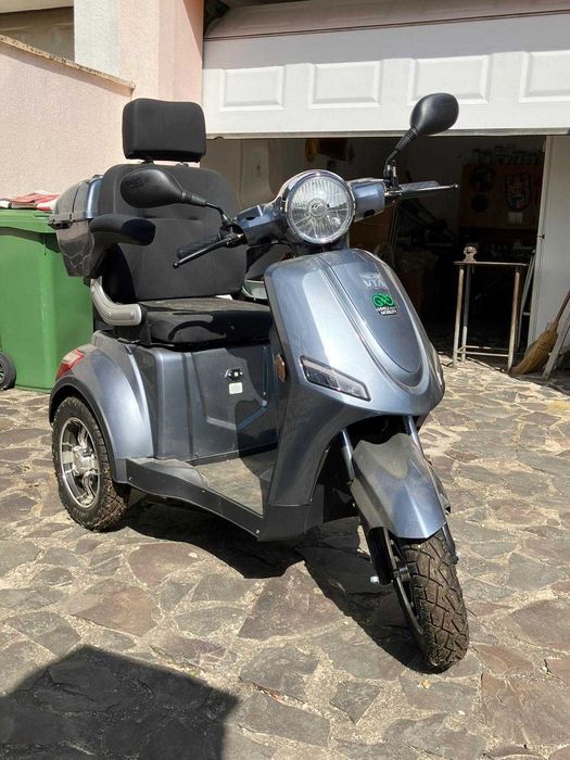 Moped cu 3 roti-L2E