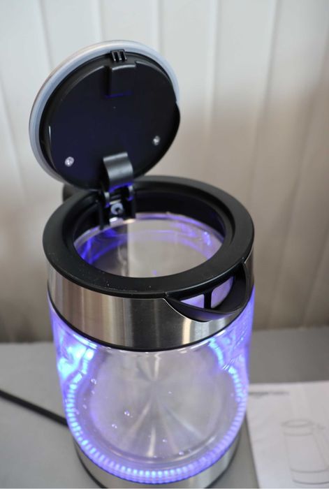 Кана за вода Amazon Basics Glass – 1.7 L, LED осветление