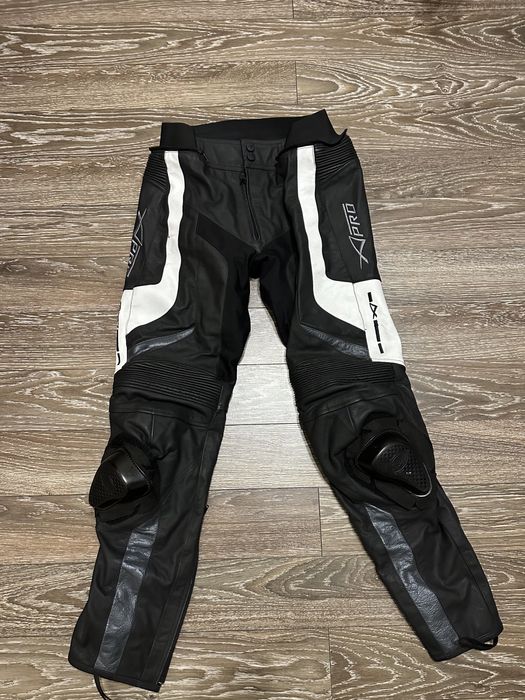 Мото екип от две части