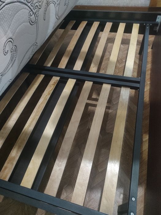 Продам кровать с тумбой