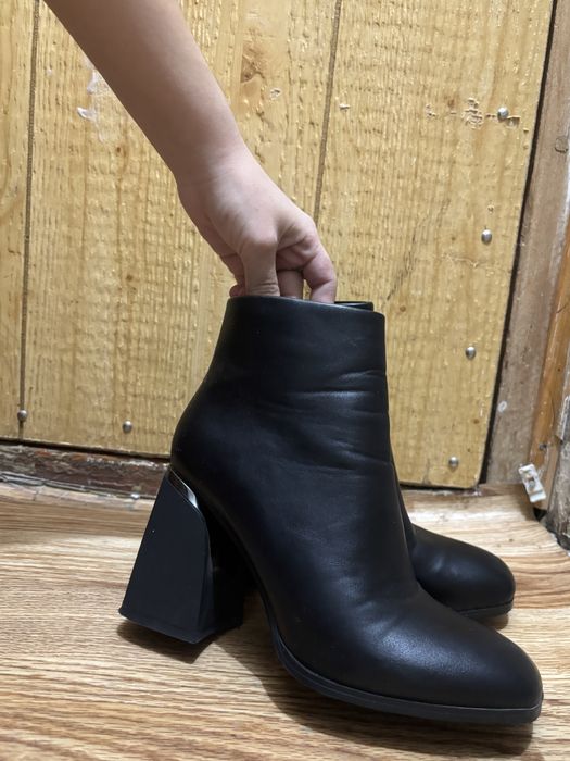 ,1 ақ рет киілген