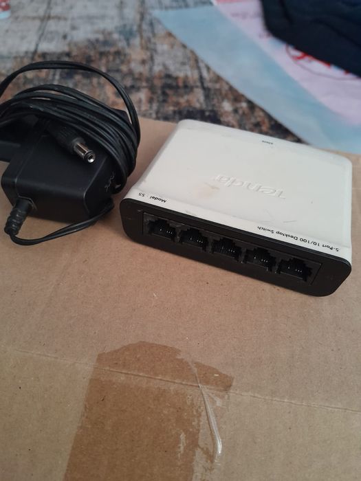 Роутер-Хабб 5 порта.