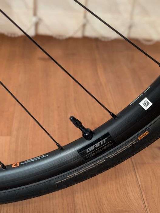 Giant Content AR 1
