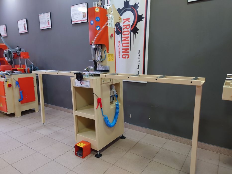 Utilaje Tamplarie PVC (Insurubat de armatura )