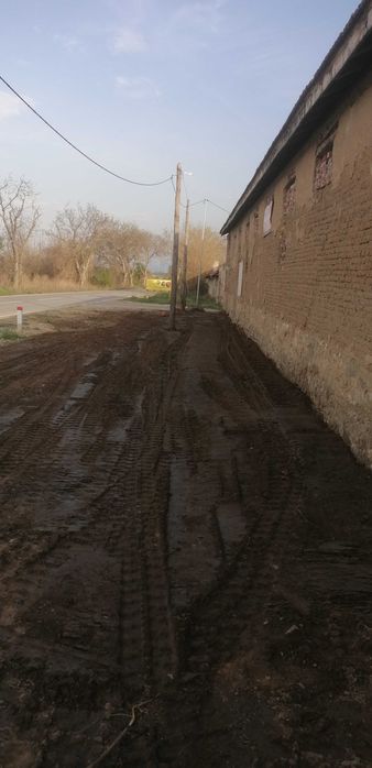 Услуги със багер 3т, самосвал и платформа.