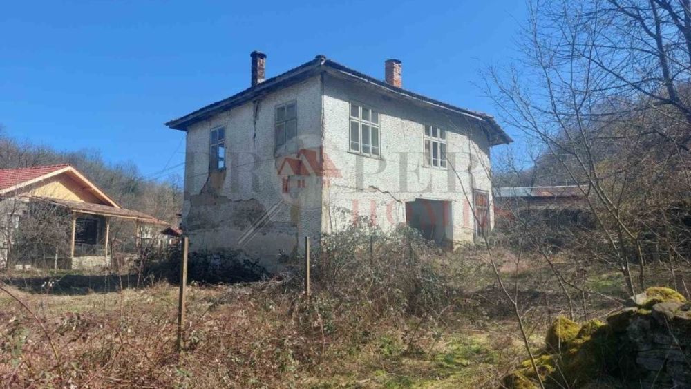 Продажба Къща гр. Габрово - с. Жълтеш 64m² и двор 910m²