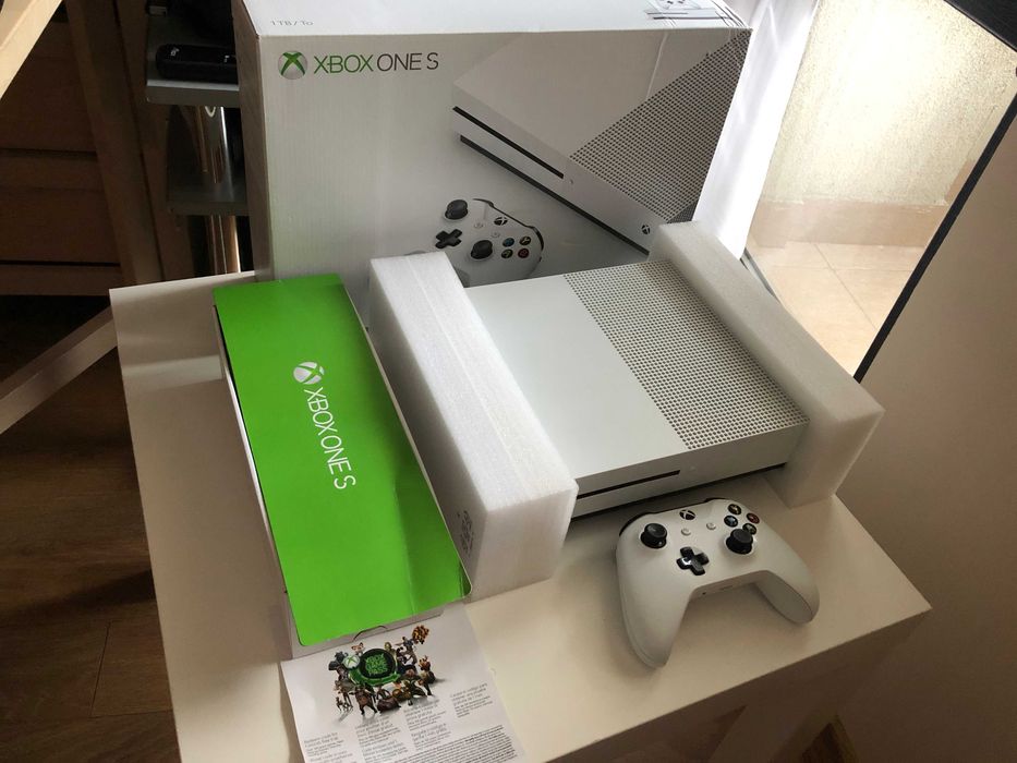 Microsoft Xbox One S 1TB