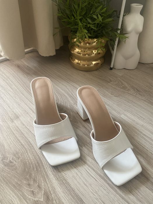 Papucei albi imitatie piele crocodil, NR 35, perfecti pentru mireasa