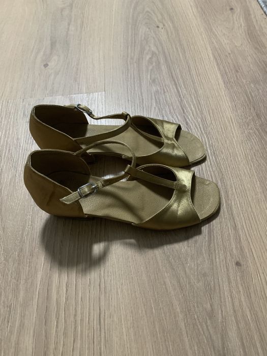 Професионални обувки за спортни танци