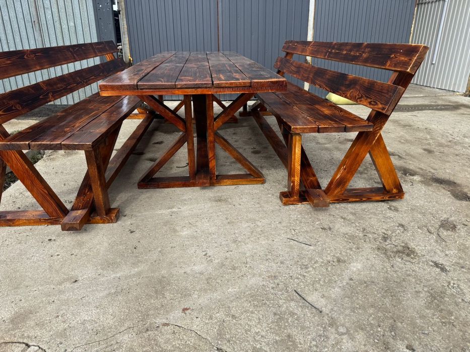 Продам стол с лавочками