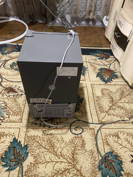 Продам маленький холодильник отлично работает