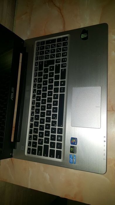 vând/schimb laptop Asus
