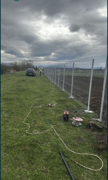 Imprejmuiri terenuri cu plasa bordurata