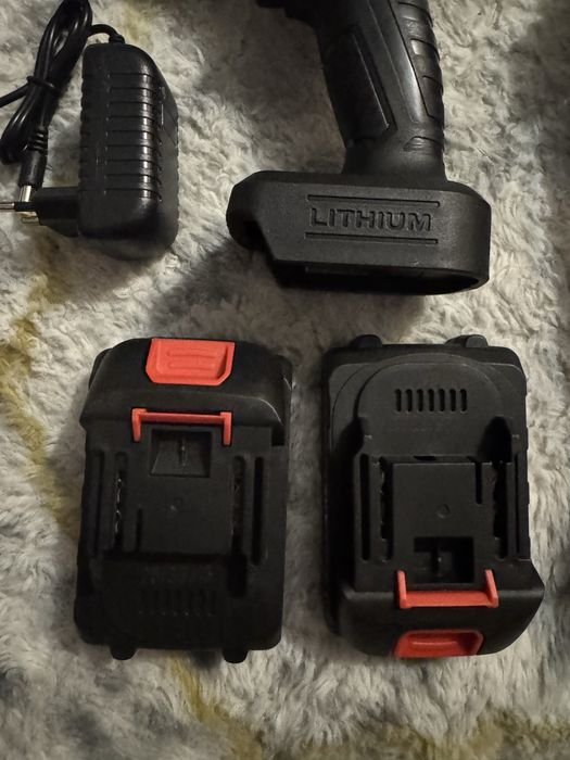 Suflantă portabilă cu 2 acumulatoare