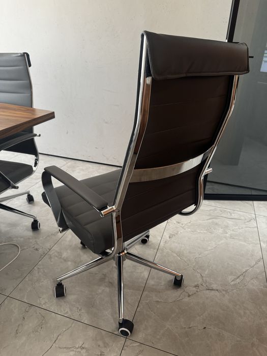 Продаются 12 кресел