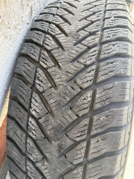Продам зимние шины Goodyear