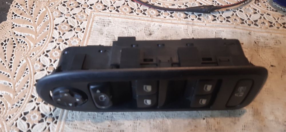 Продавам шофьорски бутони за ел стъкла и огледала за пежо и ситроен