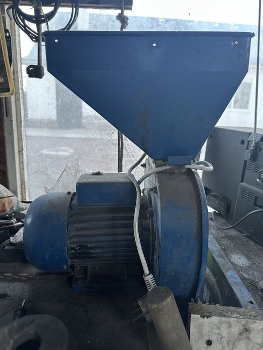 Продам измельчитель для зерна и кормов