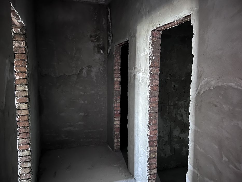 Каропка 2,3,4 этаж уйлар сотилади.