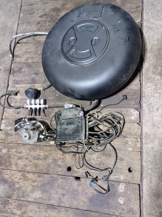 Газов инжекцион за 4 цилиндров автомобил