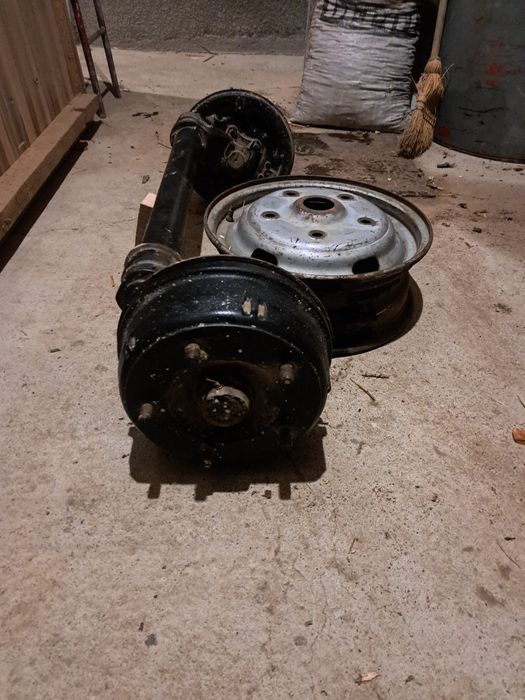 Vând axă pentru remorcă