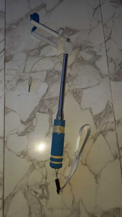 Продавам СЕЛФИ СТИК.