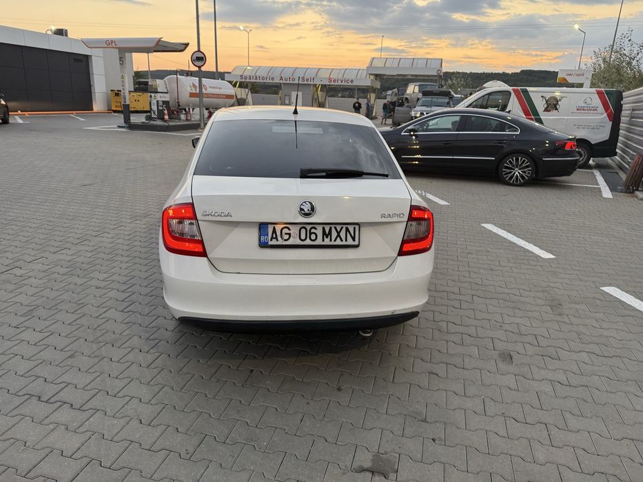 Vând skoda rapid 1.6