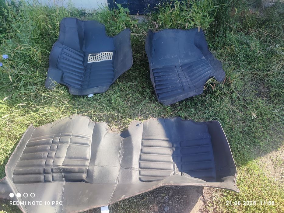 Полик салона автомабиля