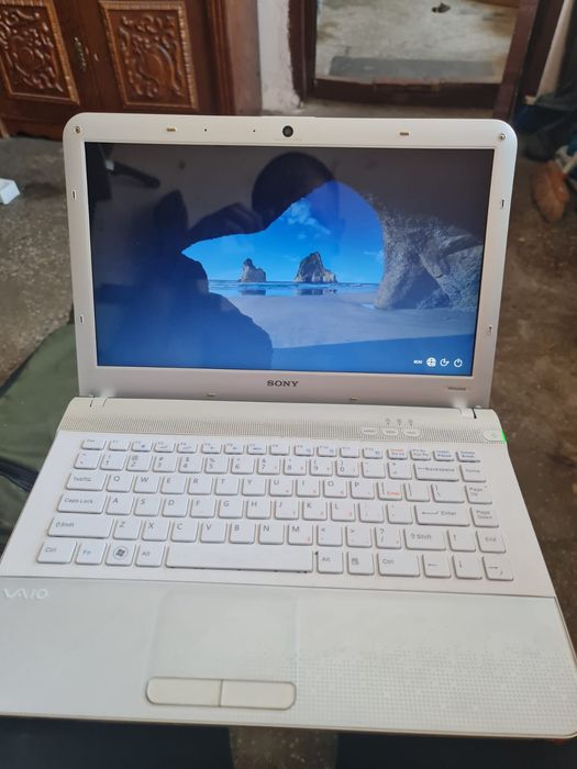 Vând laptop Sony vaio