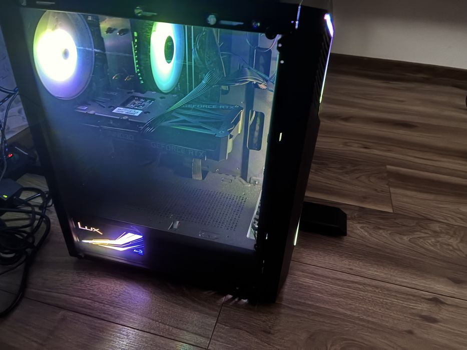 Sistem Desktop PC Gaming + Monitor AOC 23,8” + Tastatura + Mouse