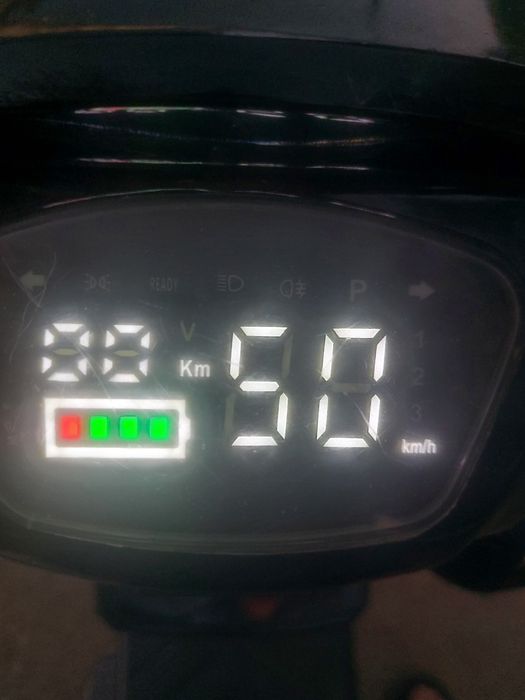 Продам скутер ск8