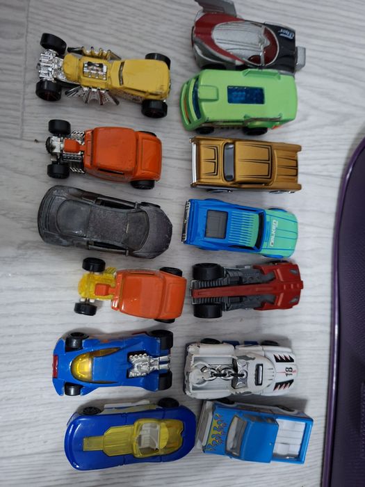 Hot wheels машинки