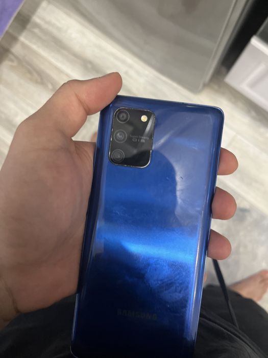 Продам самсанг s10 lite