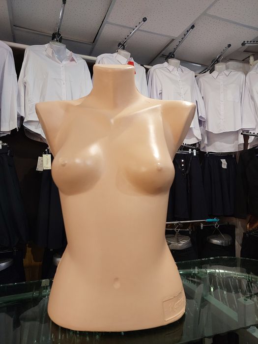 Продам стойку для одежды.