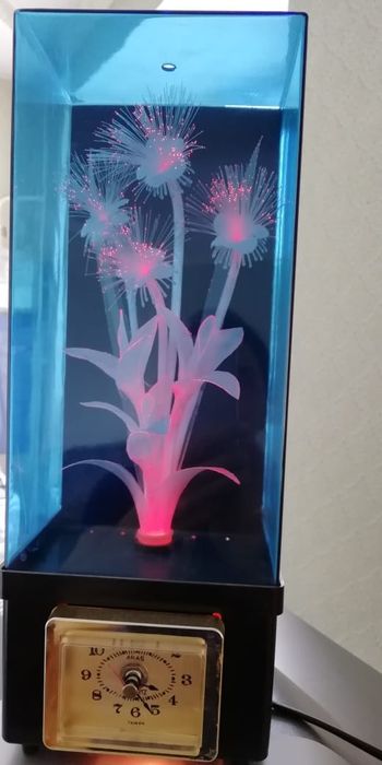 Продам красивый светильник с часами