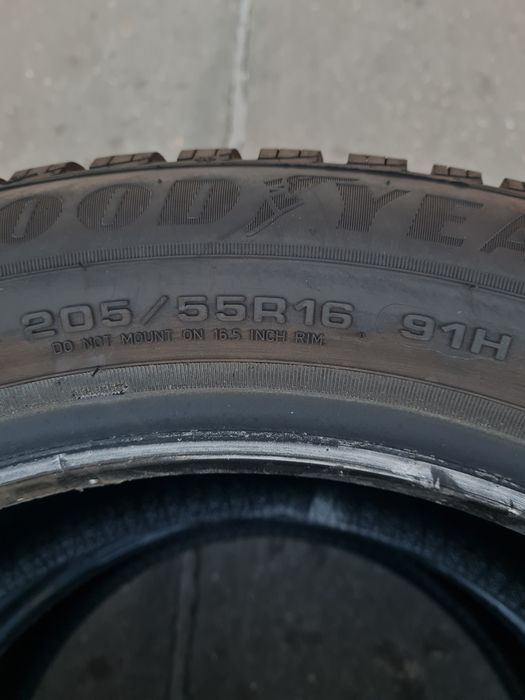 Зимни гуми 2 броя GOODYEAR UltraGrip9+ 205 55 R16 дот 3822