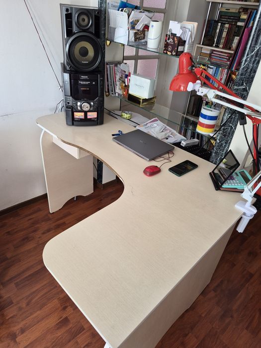 Продам недорого письменный стол