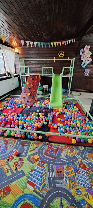 Ansamblu de joaca-  apx 14 mp suprafata întindere